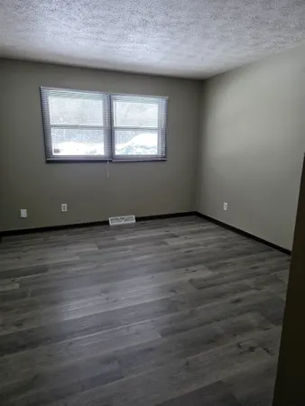 $2,300 | 809 Nassau Parkway, Rockford, IL 61107