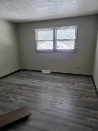 $2,300 | 809 Nassau Parkway, Rockford, IL 61107