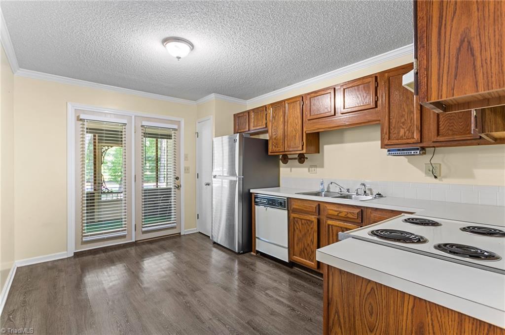 3043 Windchase Court High Point, NC 27265 - Photo 8 of 19