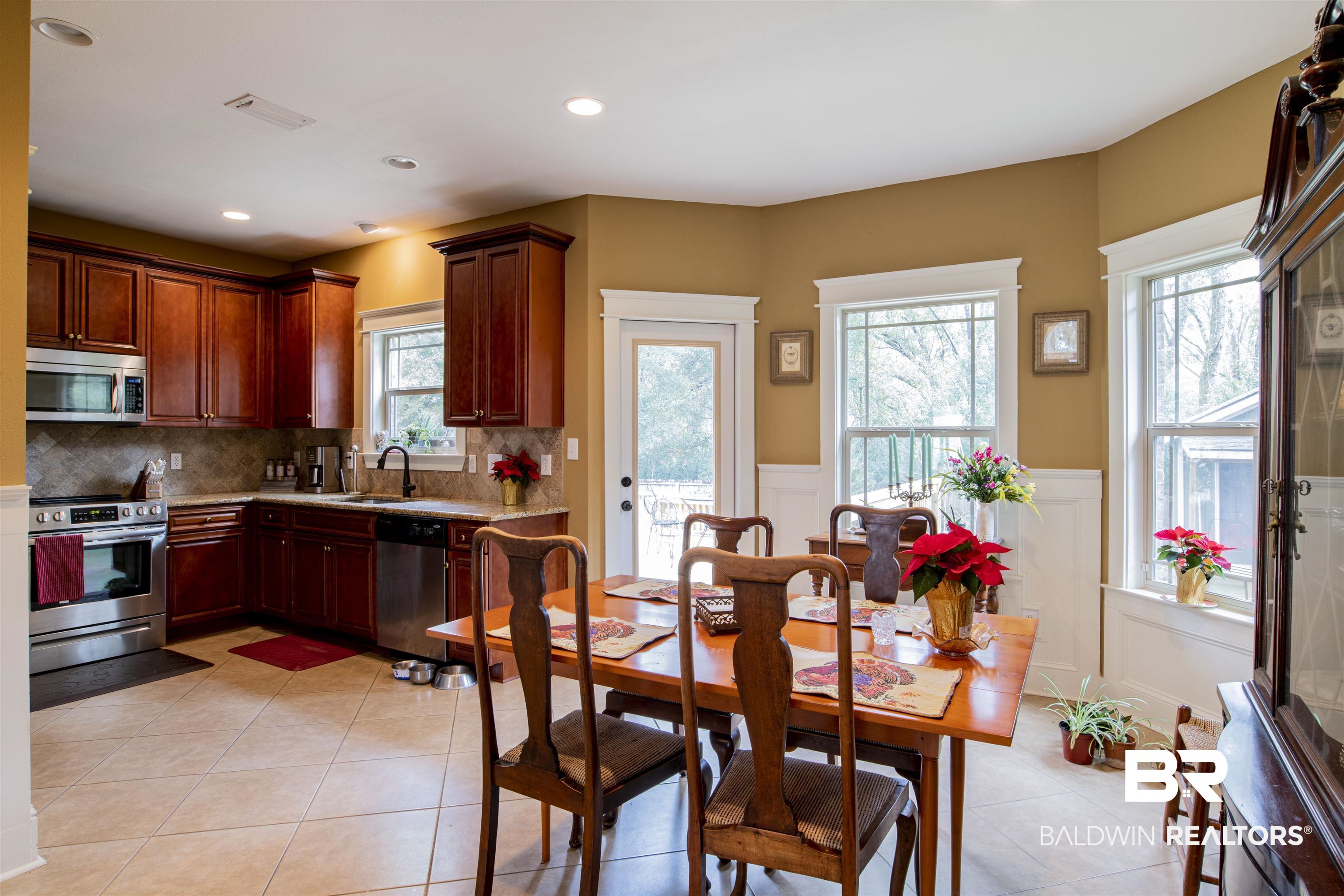 552 Calibre Street Fairhope, AL 36532 - Photo 8 of 28