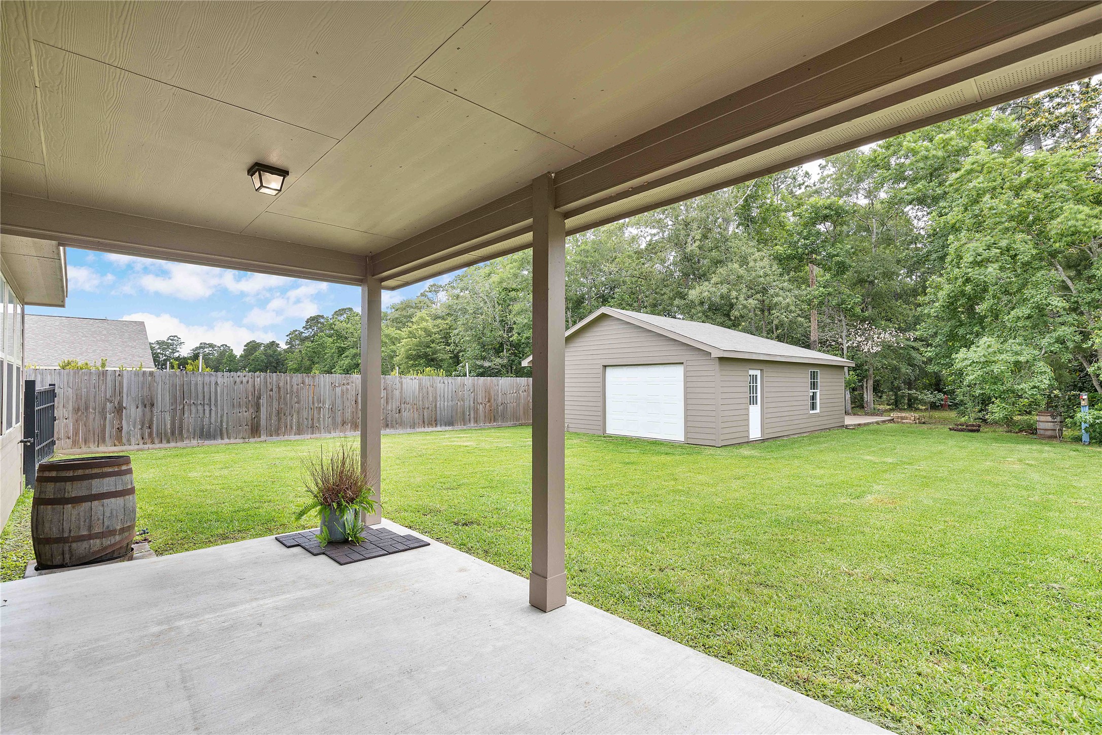 426 Kickapoo Drive Anahuac, TX 77514 - Photo 3 of 36