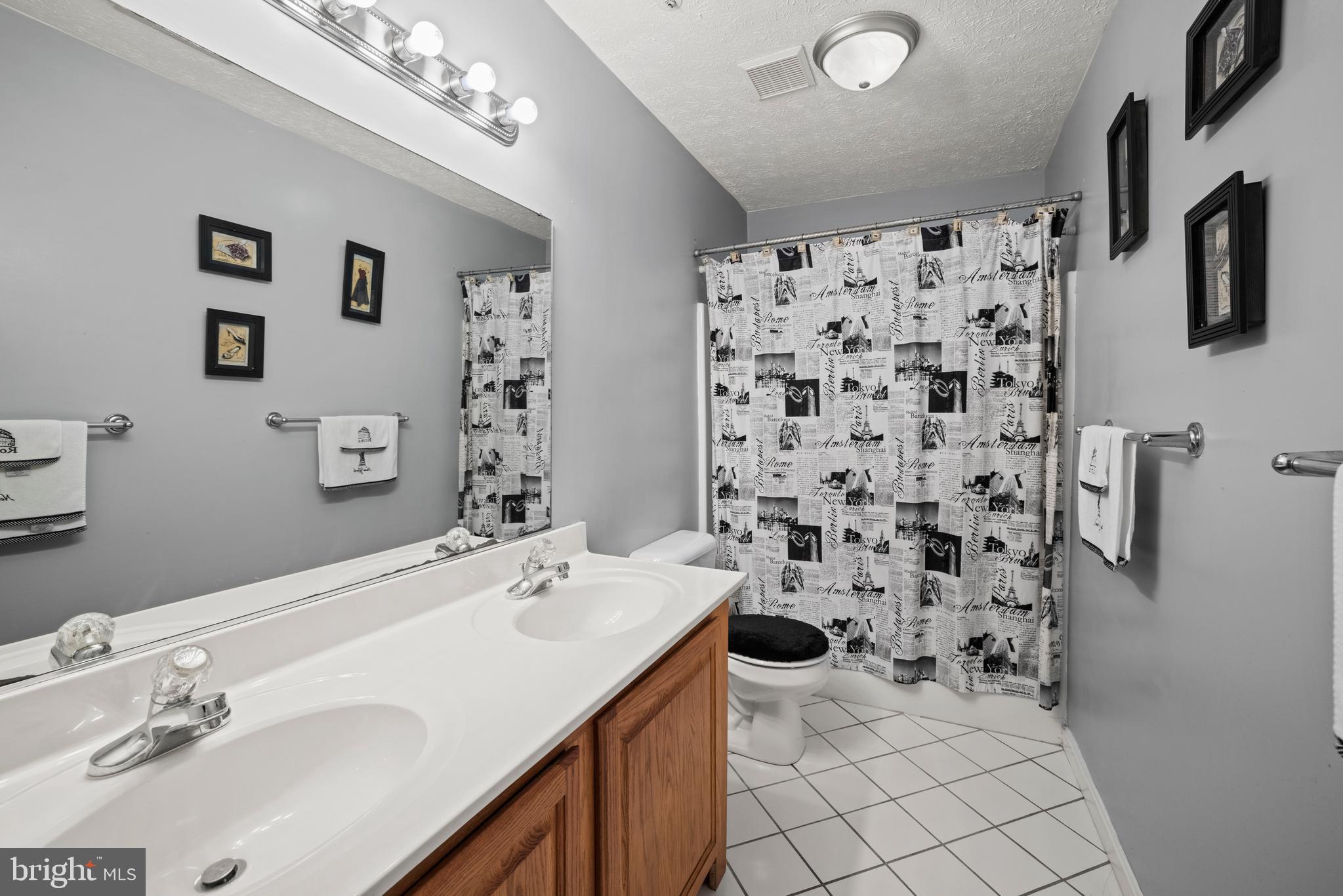 16035 Accolawn Road Accokeek, MD 20607 - Photo 41 of 67 Hallway Bathroom