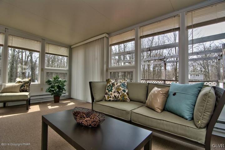 579 Snowflake Court Bushkill, PA 18324 - Photo 4 of 30