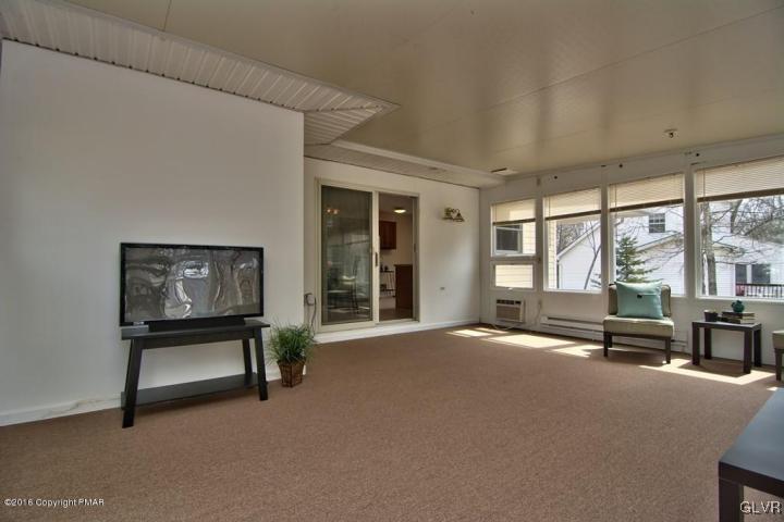 579 Snowflake Court Bushkill, PA 18324 - Photo 5 of 30