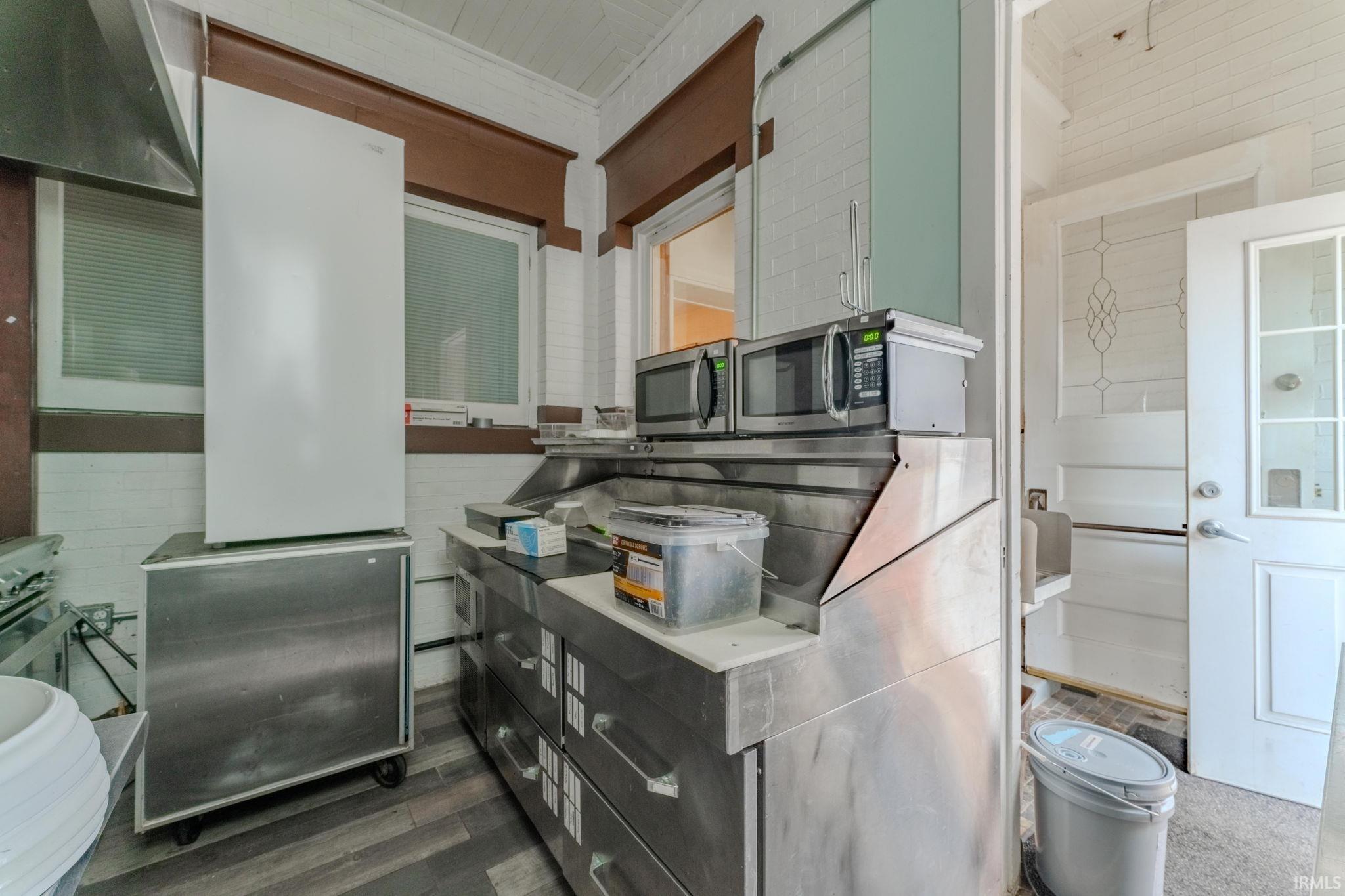 908 South Washington Street Marion, IN 46953 - Photo 8 of 35