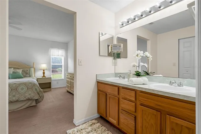 a en suite bathroom with double vanity and a mirror