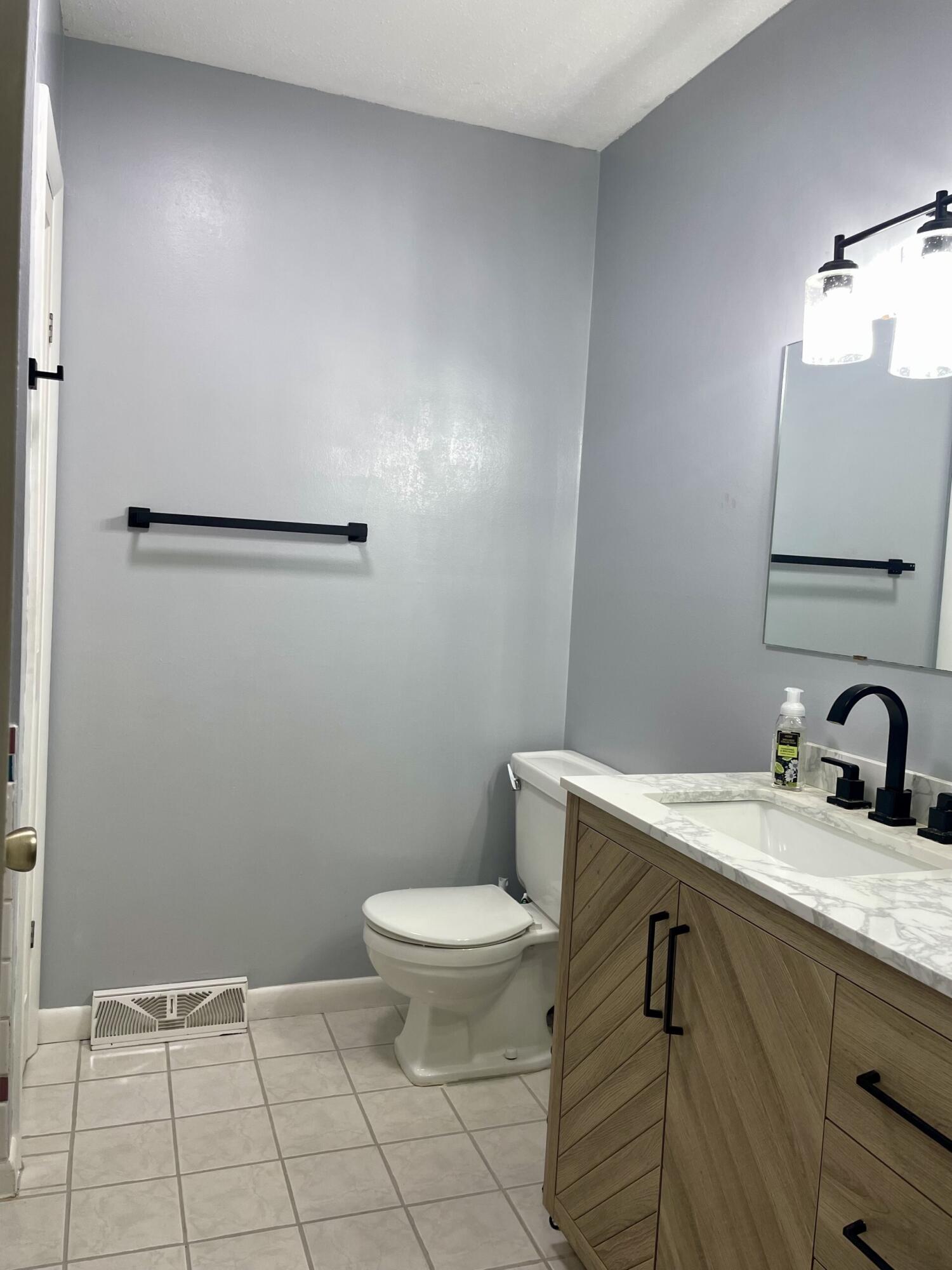 7953 Springport Road Parma, MI 49269 - Photo 7 of 25 7953 Springport bath 1