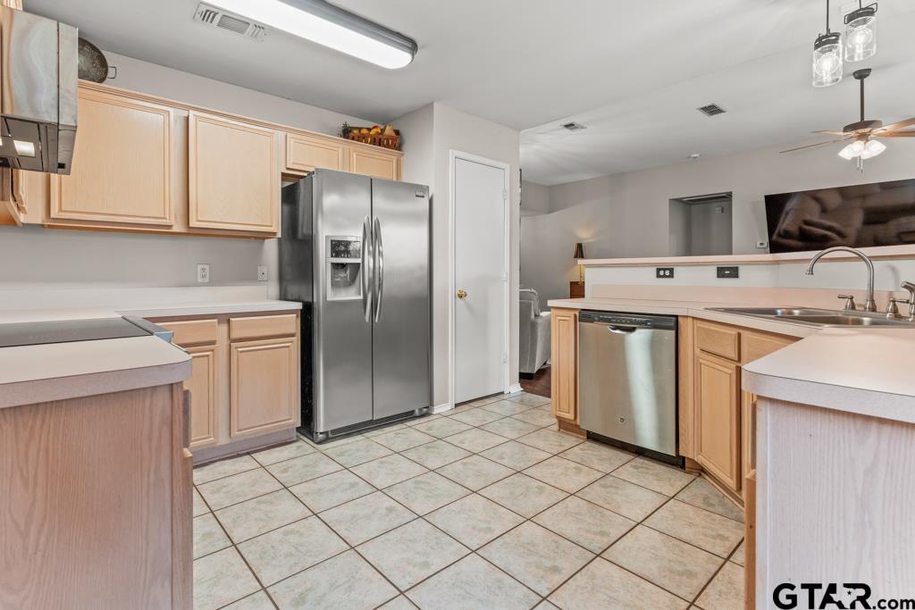 270 Frederick Circle Flint, TX 75762 - Photo 11 of 34 a kitchen with stainless steel appliances a sink a stove a refrigerator and cabinets
