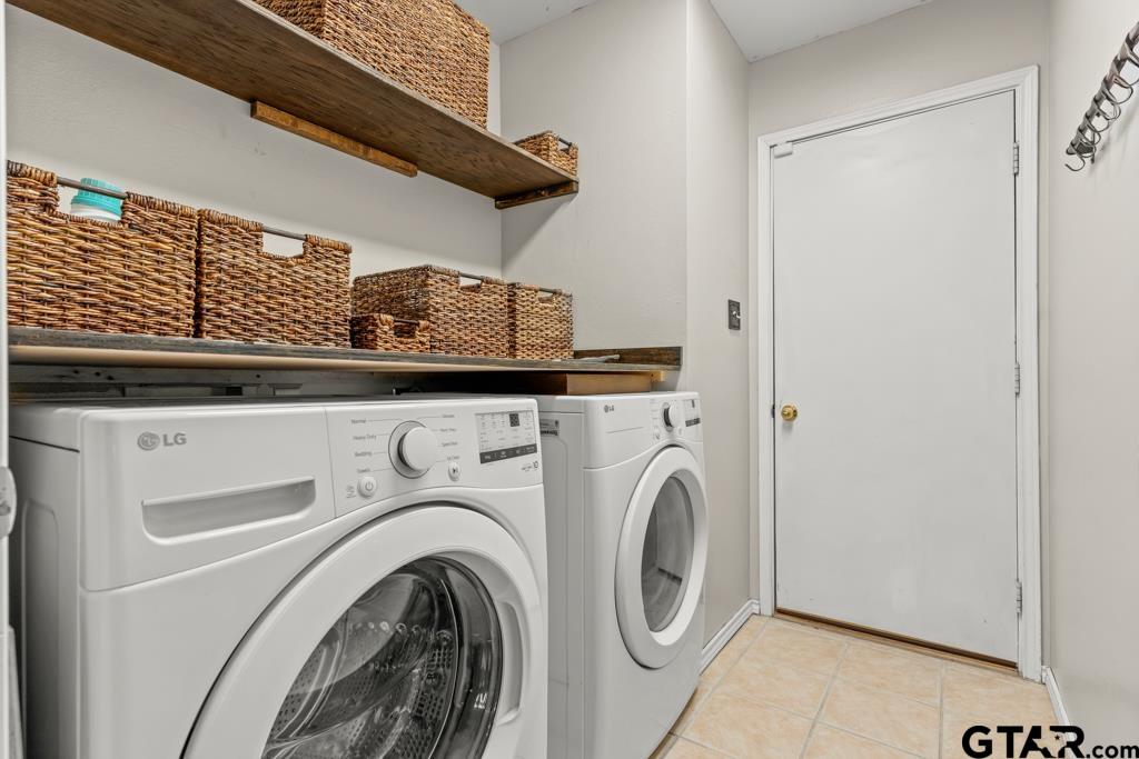 270 Frederick Circle Flint, TX 75762 - Photo 24 of 34 a utility room with dryer and washer