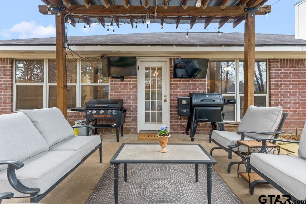 270 Frederick Circle Flint, TX 75762 - Photo 25 of 34 a building outdoor space with patio furniture