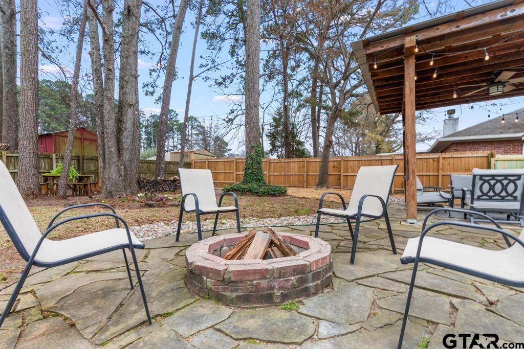 270 Frederick Circle Flint, TX 75762 - Photo 26 of 34 a view of a chairs and tables in the patio