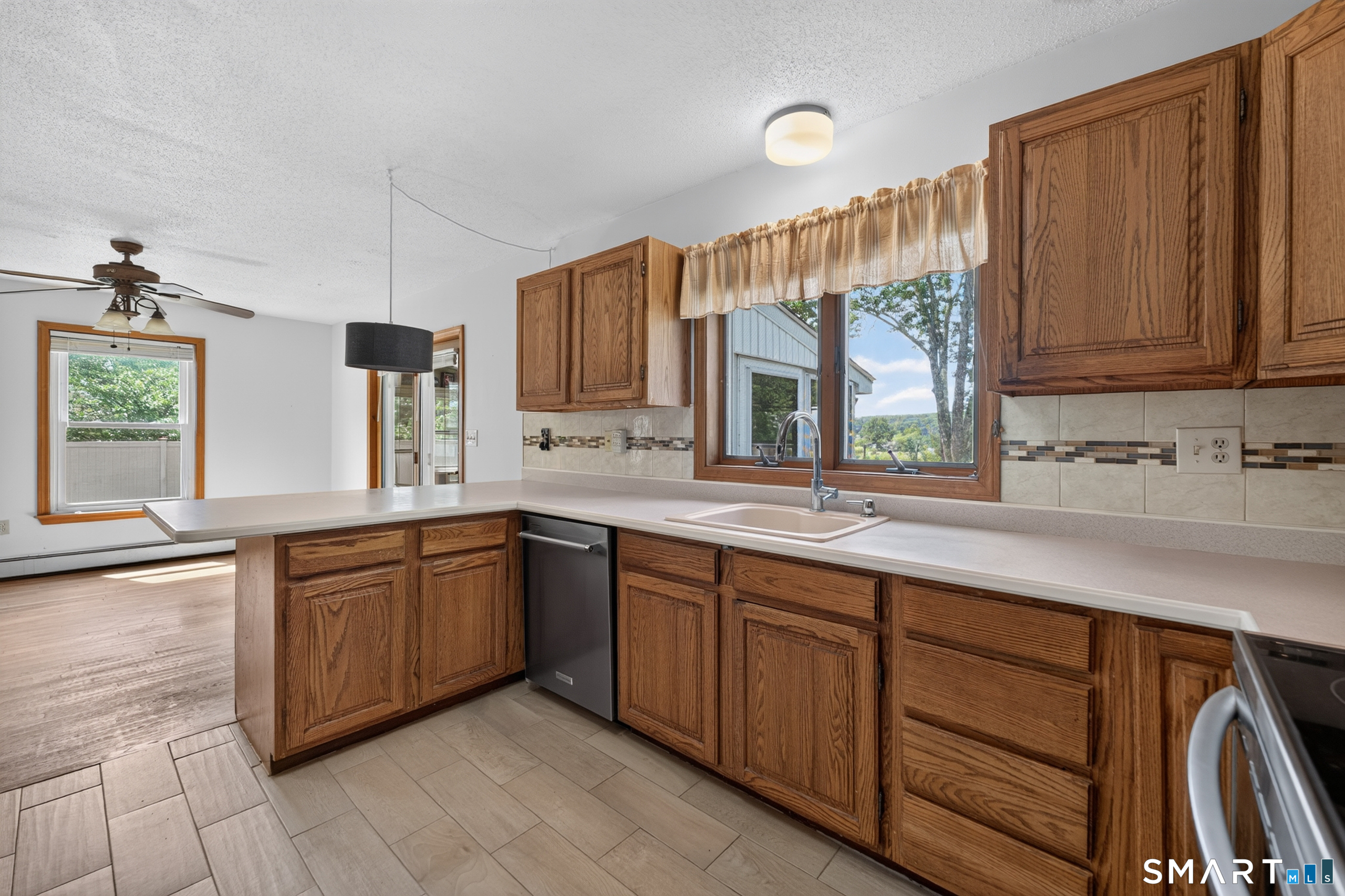 7 Massapeag Point Road Montville, CT 06382 - Photo 13 of 39