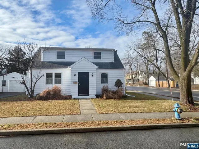 $579,900 | 11 Van Dam Avenue, Bloomingdale, NJ 07403