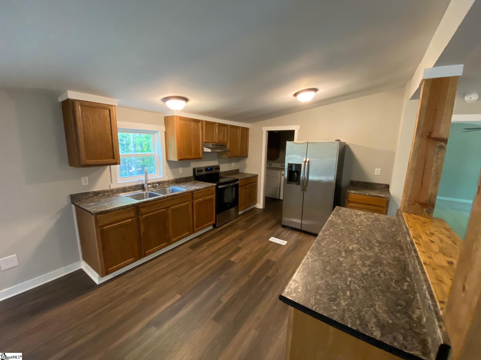 560 Carousel Road Gray Court, SC 29645 - Photo 14 of 39