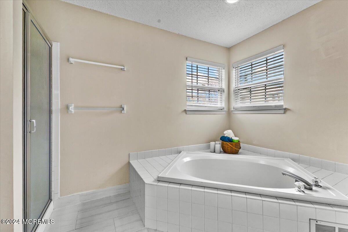 260 Lake Road Brick, NJ 08724 - Photo 18 of 47 En Suite Bathroom