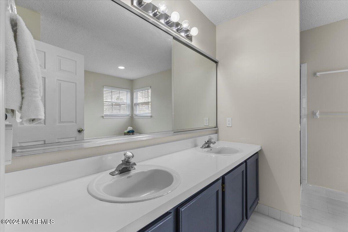 260 Lake Road Brick, NJ 08724 - Photo 19 of 47 En Suite Bathroom