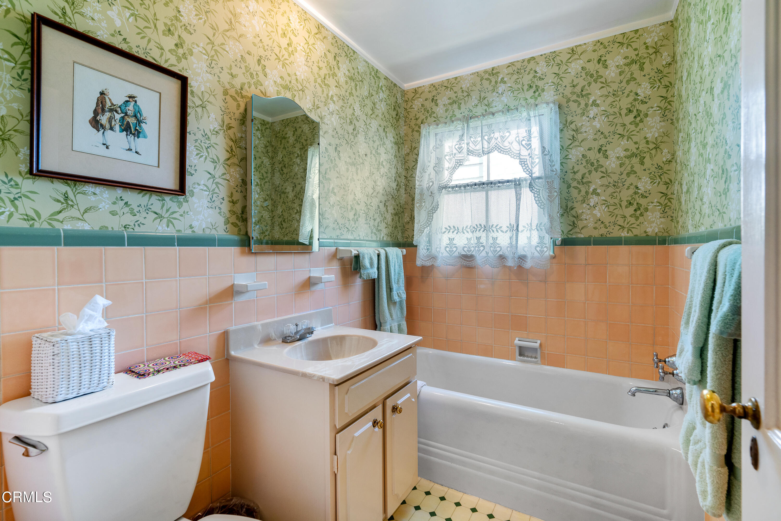 724 Winthrop Road San Marino, CA 91108 - Photo 27 of 37 a bathroom with a sink a toilet and a bathtub