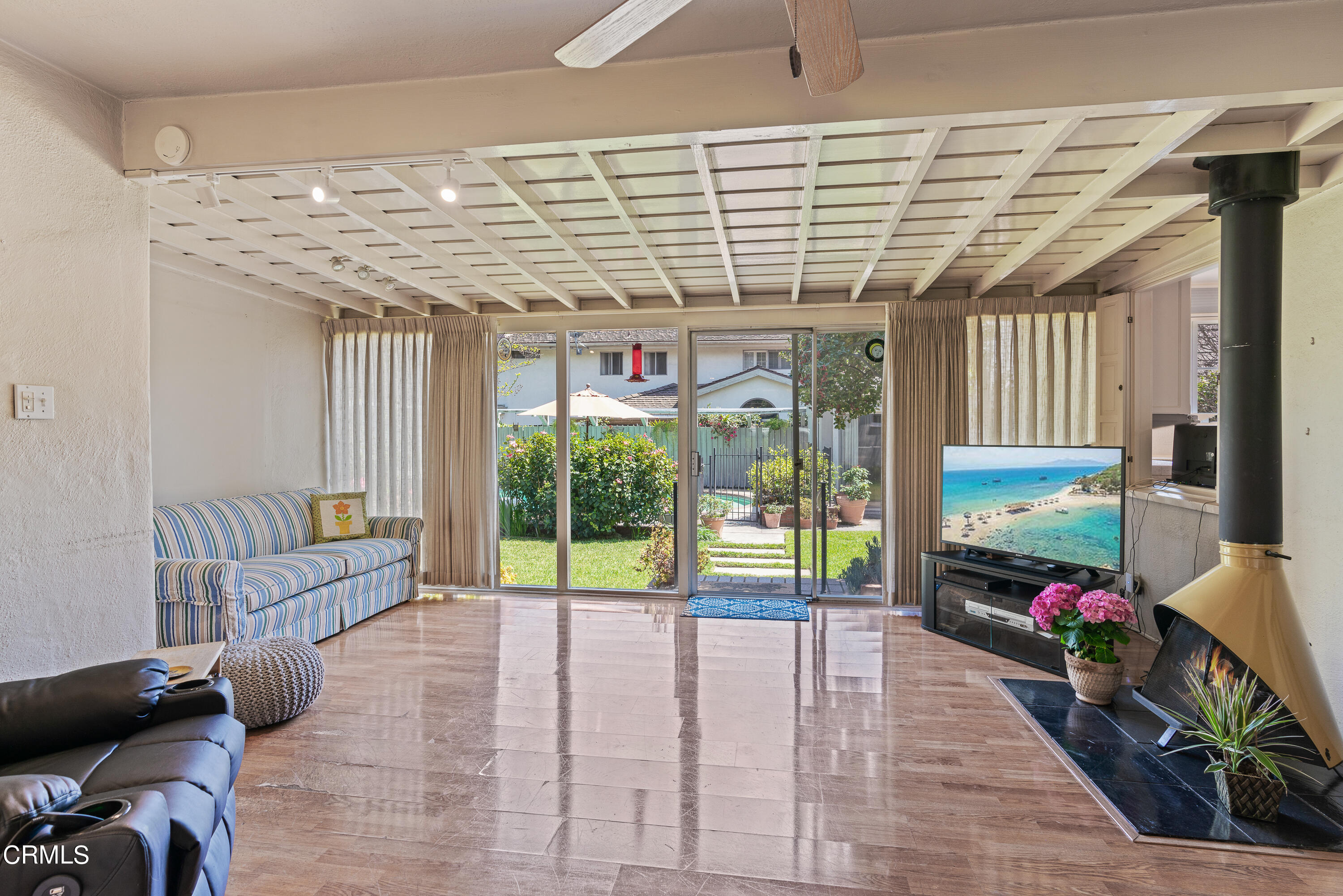 724 Winthrop Road San Marino, CA 91108 - Photo 10 of 37 a lobby with furniture and a porch