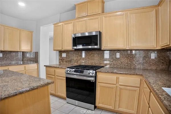 $3,600 | 1162 East E Avenue, Lancaster, CA 93535