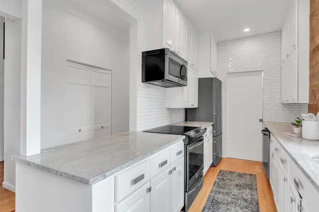$4,750 | 17 Cazenove Street, Unit 404B, Boston, MA 02116