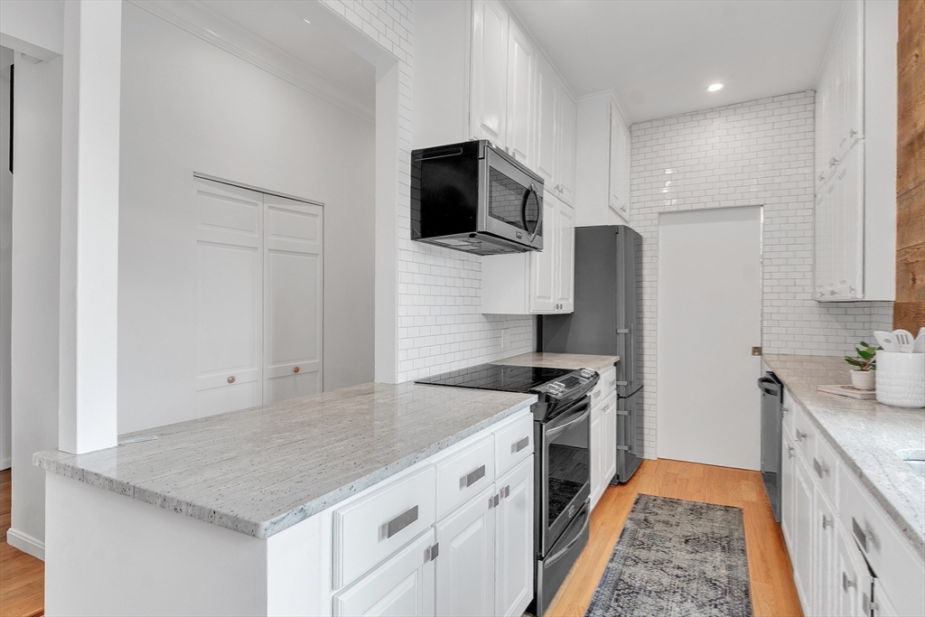 17 Cazenove Street, Unit 404B Boston, MA 02116 - Photo 14 of 37