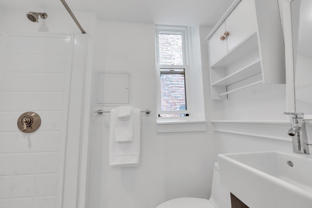 17 Cazenove Street, Unit 404B Boston, MA 02116 - Photo 17 of 37