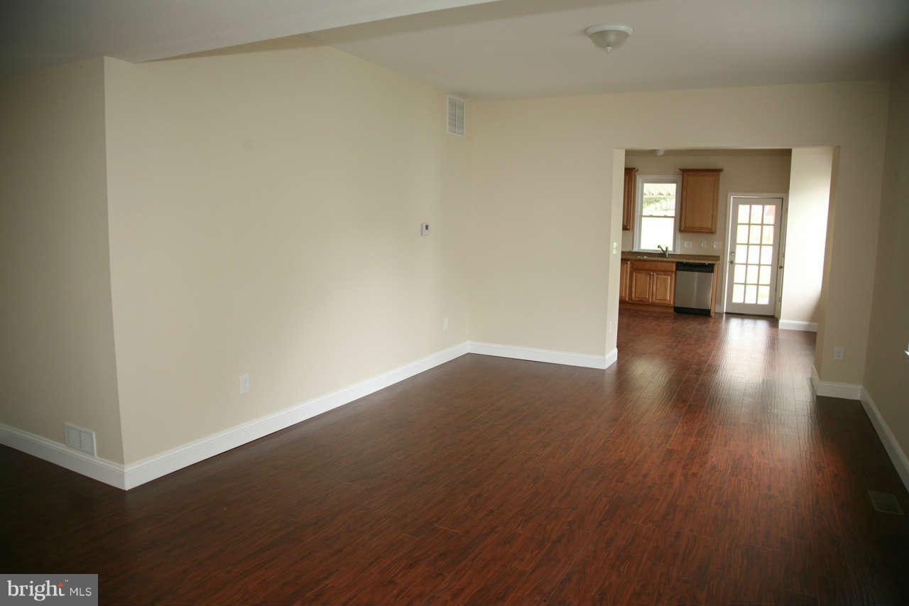 324 Stillwater Road Essex, MD 21221 - Photo 3 of 19 Living Room