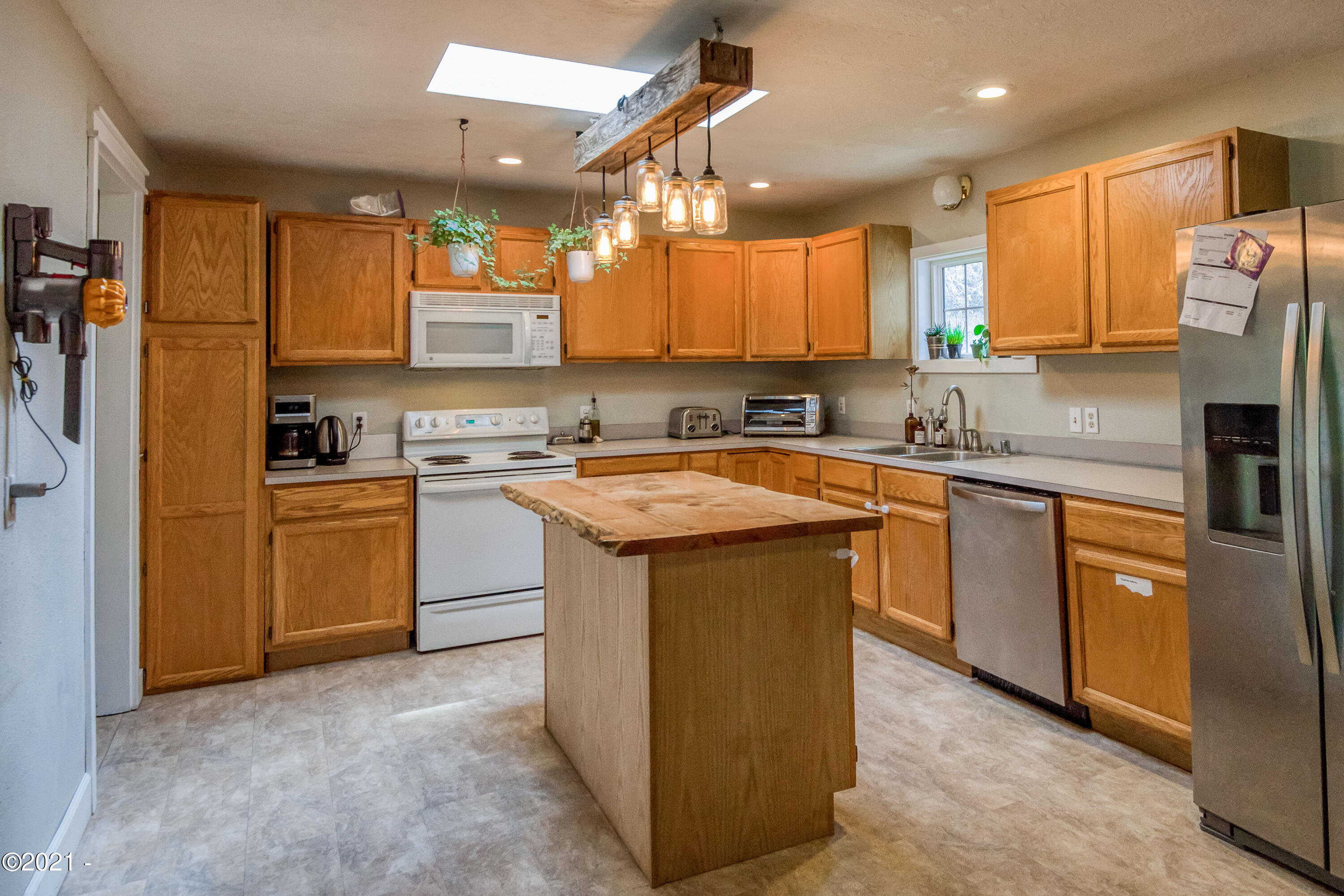 494 Elk City Road Toledo, OR 97391 - Photo 4 of 15 Kitchen