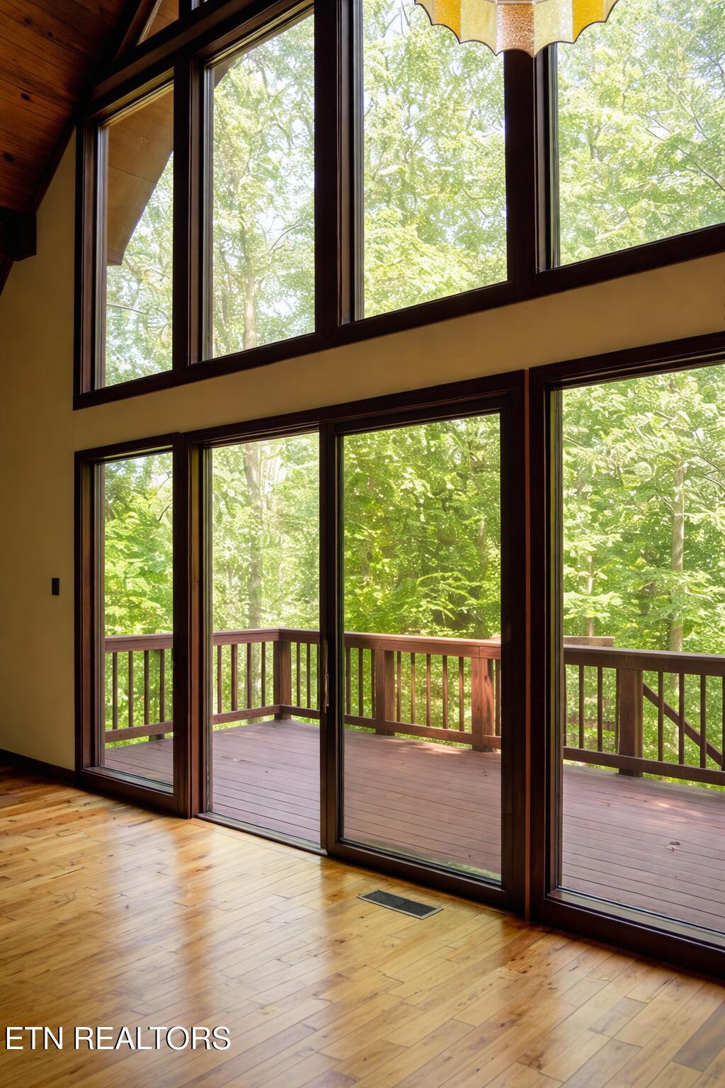 515 Englewood Road Middlesboro, KY 40965 - Photo 2 of 20 frontdoor.2026
