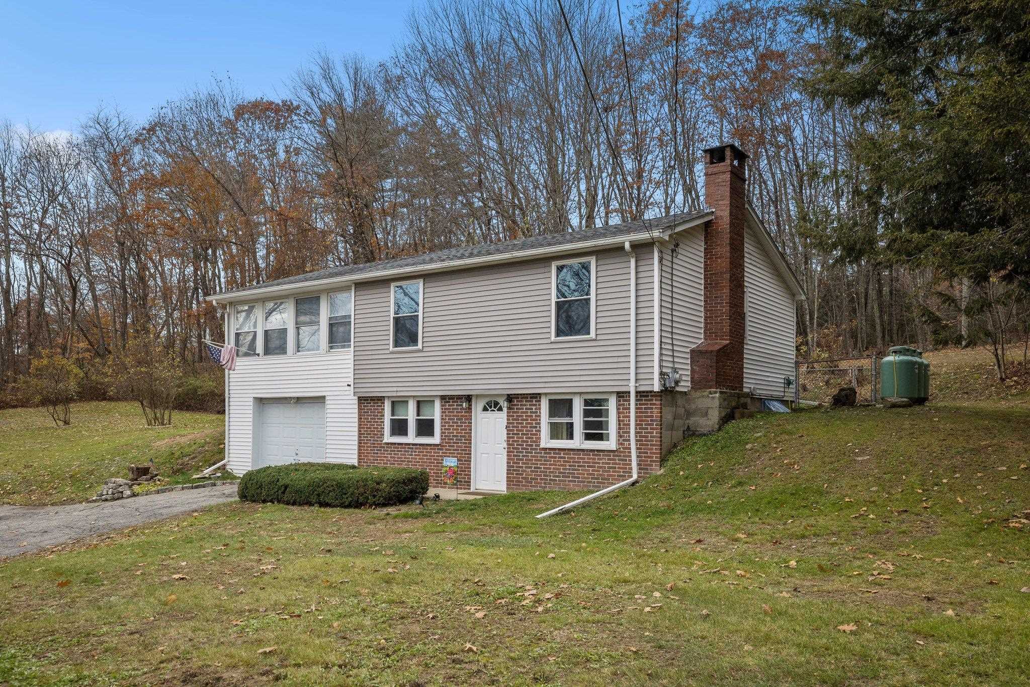 54 Nottingham Road Raymond, NH 03077 - Photo 2 of 36