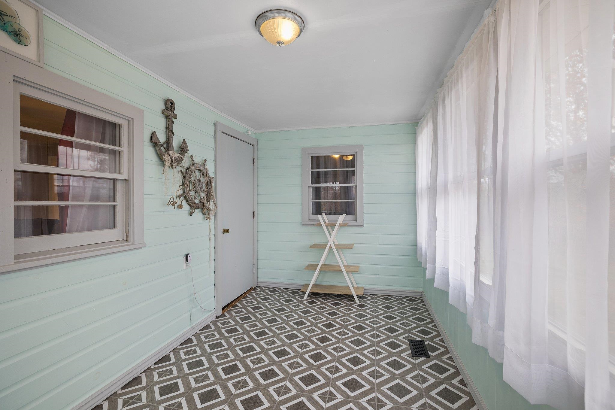 54 Nottingham Road Raymond, NH 03077 - Photo 11 of 36