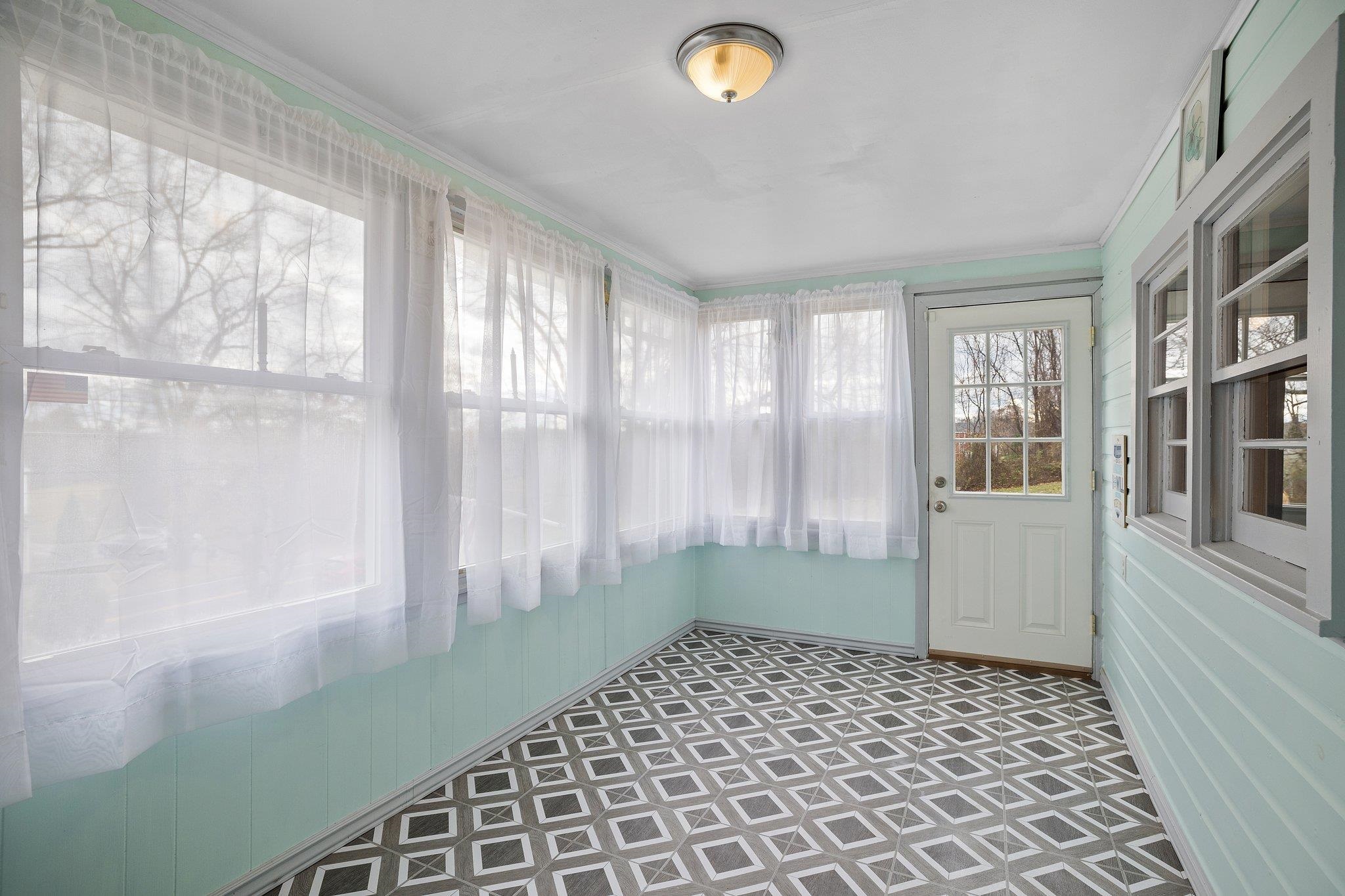 54 Nottingham Road Raymond, NH 03077 - Photo 12 of 36