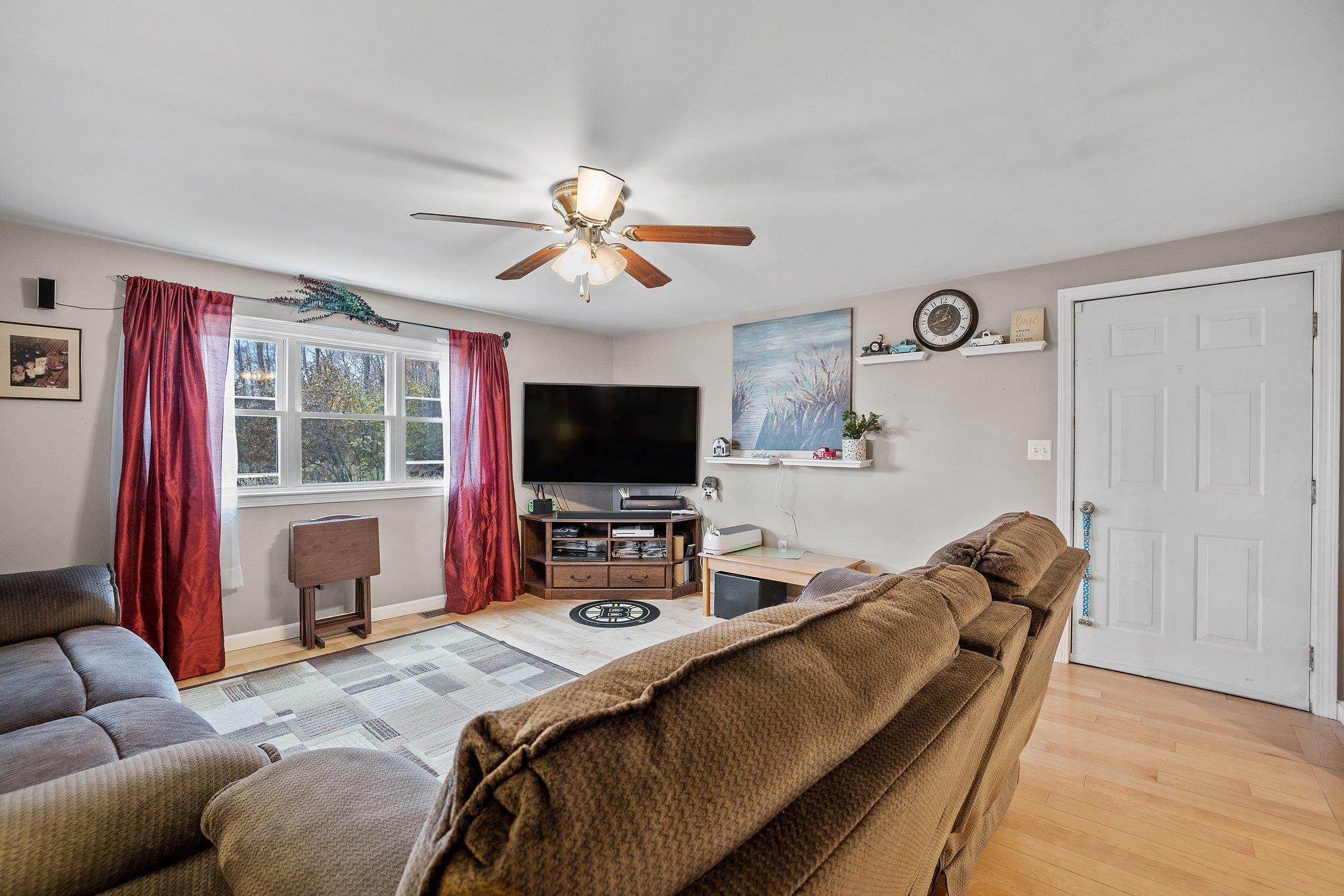 54 Nottingham Road Raymond, NH 03077 - Photo 13 of 36