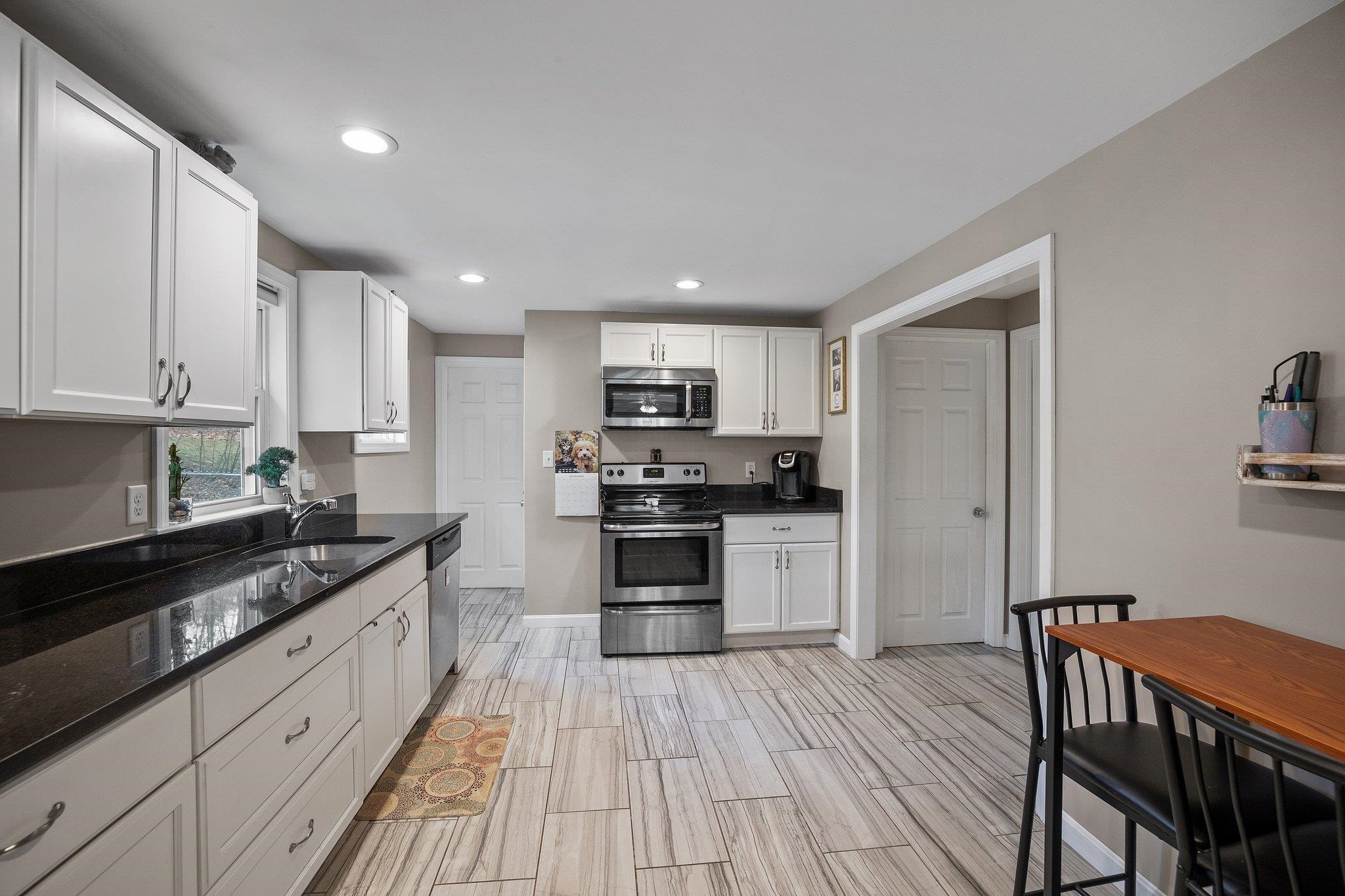 54 Nottingham Road Raymond, NH 03077 - Photo 16 of 36