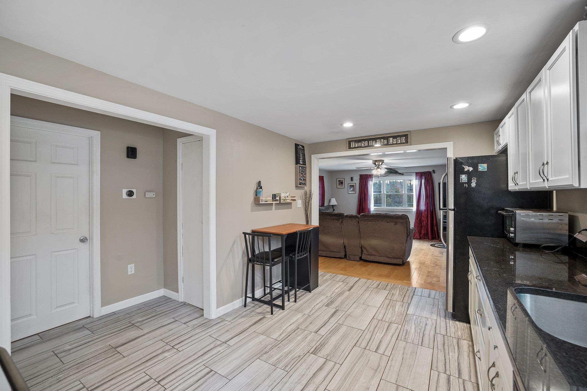 54 Nottingham Road Raymond, NH 03077 - Photo 18 of 36