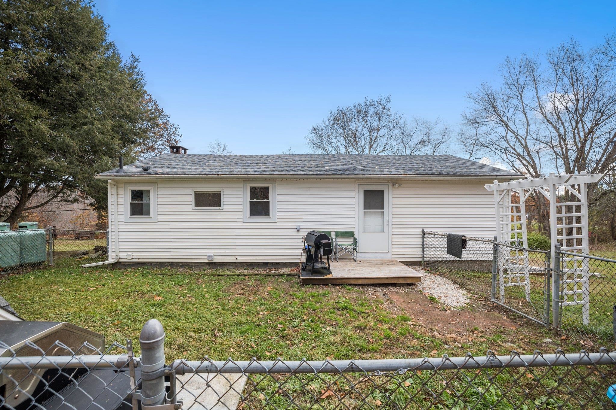 54 Nottingham Road Raymond, NH 03077 - Photo 6 of 36