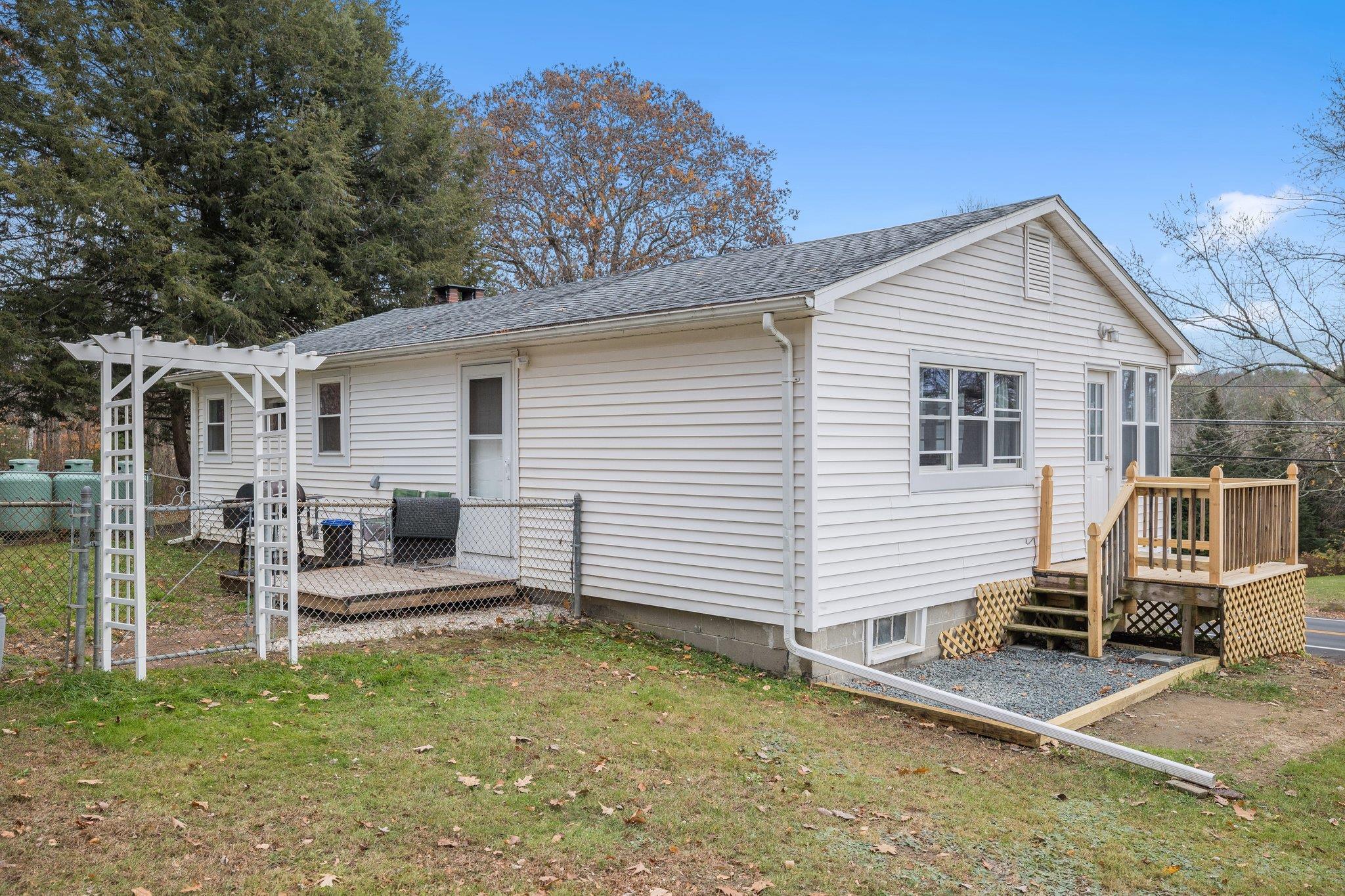 54 Nottingham Road Raymond, NH 03077 - Photo 7 of 36