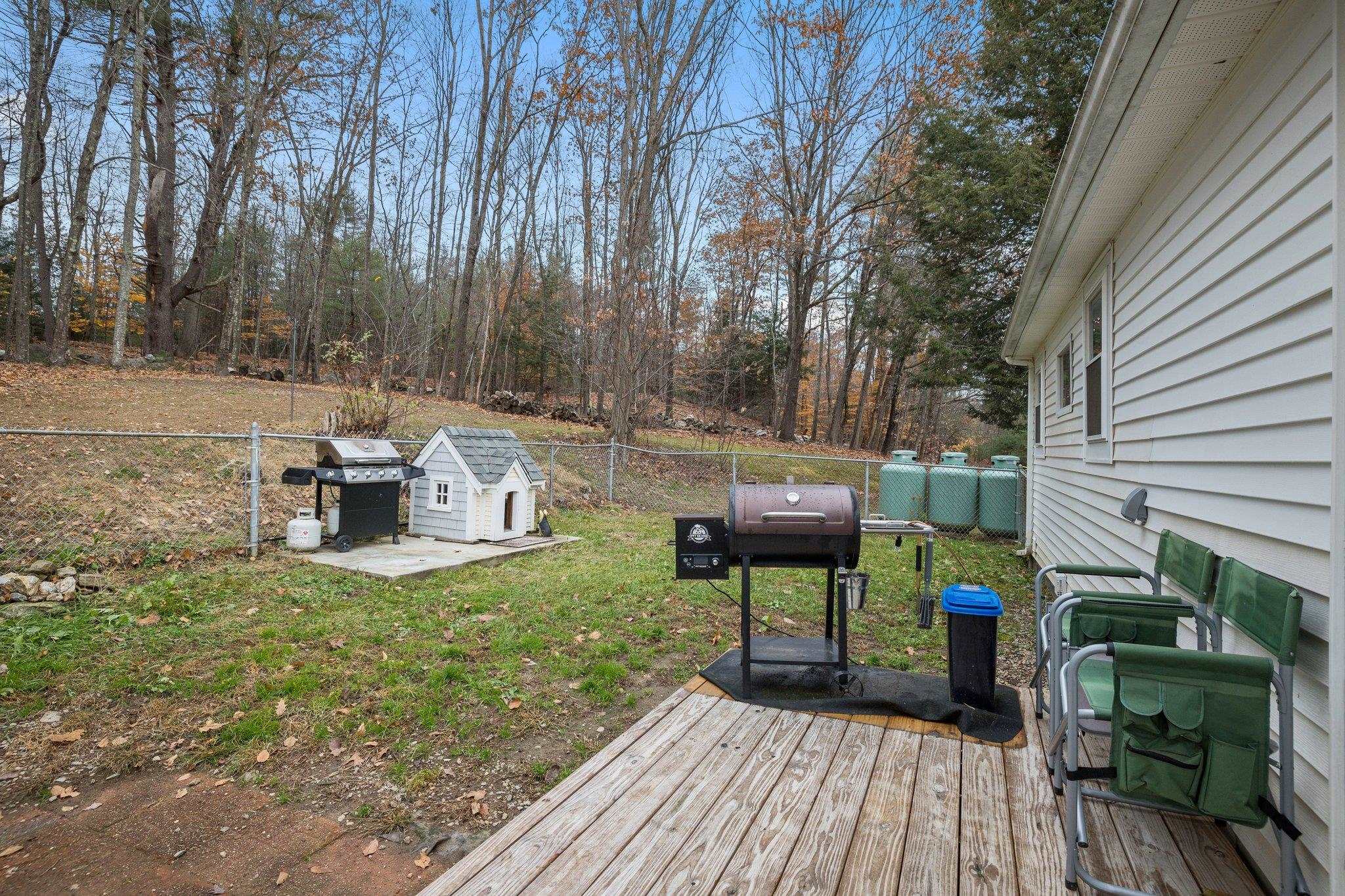 54 Nottingham Road Raymond, NH 03077 - Photo 9 of 36