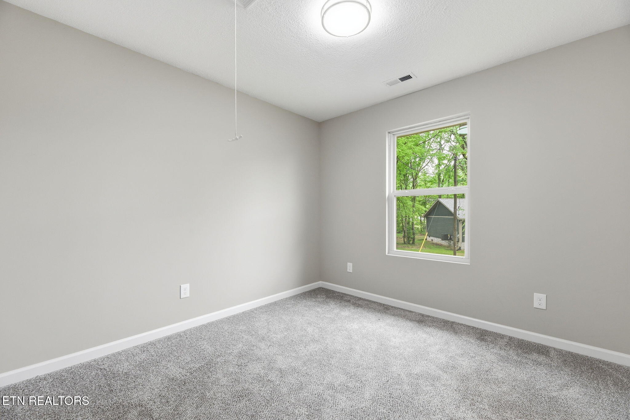 513 Hillcrest Street Clinton, TN 37716 - Photo 13 of 19 513 bed 2