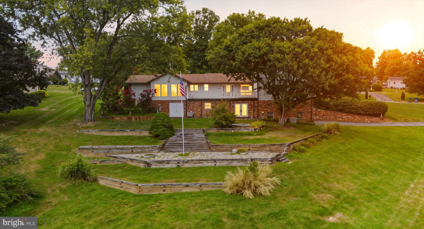 a view of a house with a yard