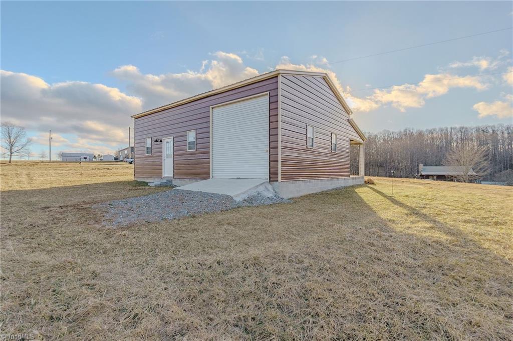 205 Volunteer Road Fancy Gap, VA 24328 - Photo 16 of 42