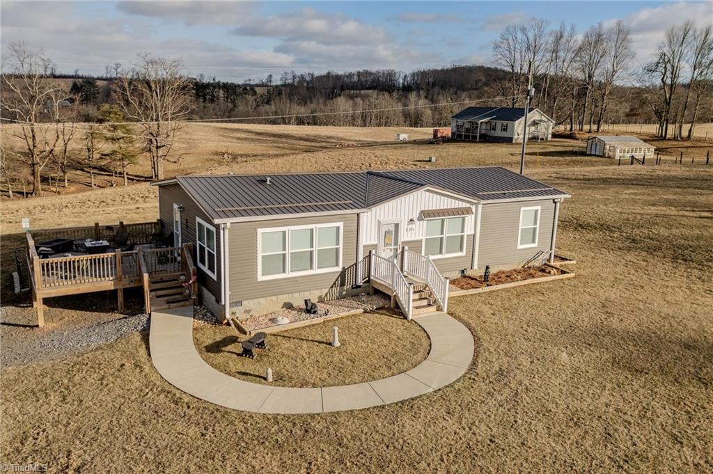 205 Volunteer Road Fancy Gap, VA 24328 - Photo 3 of 42