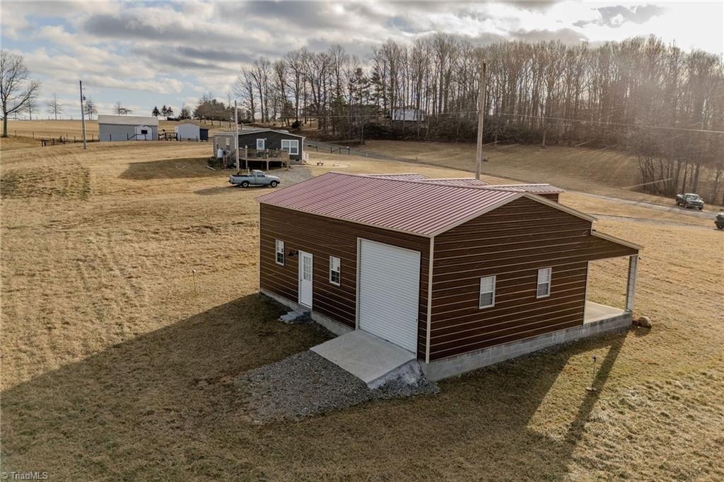 205 Volunteer Road Fancy Gap, VA 24328 - Photo 8 of 42