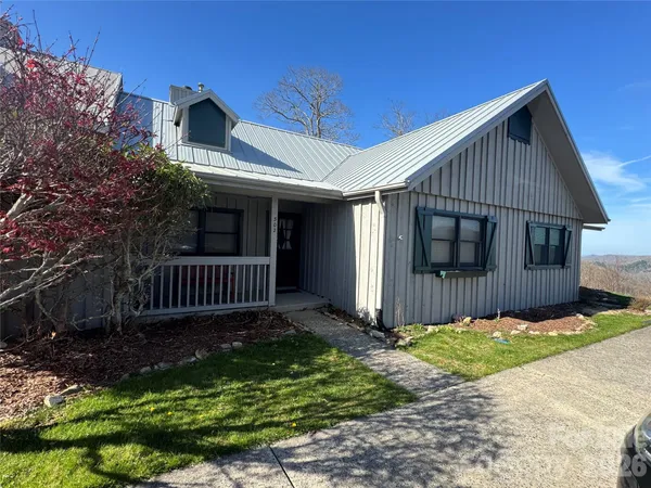 $525,000 | 302 Eagles Nest Court South, Mars Hill, NC 28754