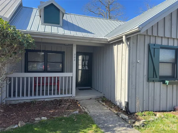 $525,000 | 302 Eagles Nest Court South, Mars Hill, NC 28754