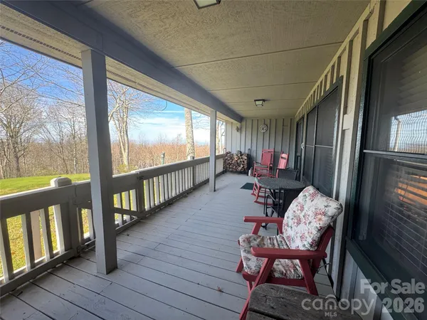 $525,000 | 302 Eagles Nest Court South, Mars Hill, NC 28754
