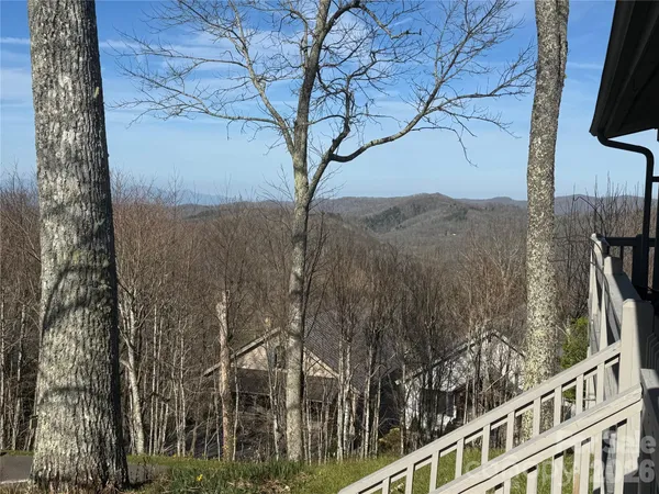 $525,000 | 302 Eagles Nest Court South, Mars Hill, NC 28754