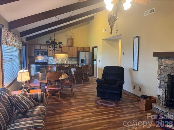 $525,000 | 302 Eagles Nest Court South, Mars Hill, NC 28754