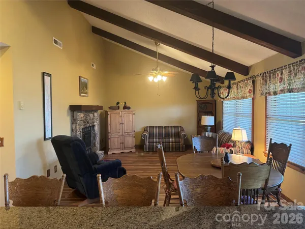 $525,000 | 302 Eagles Nest Court South, Mars Hill, NC 28754