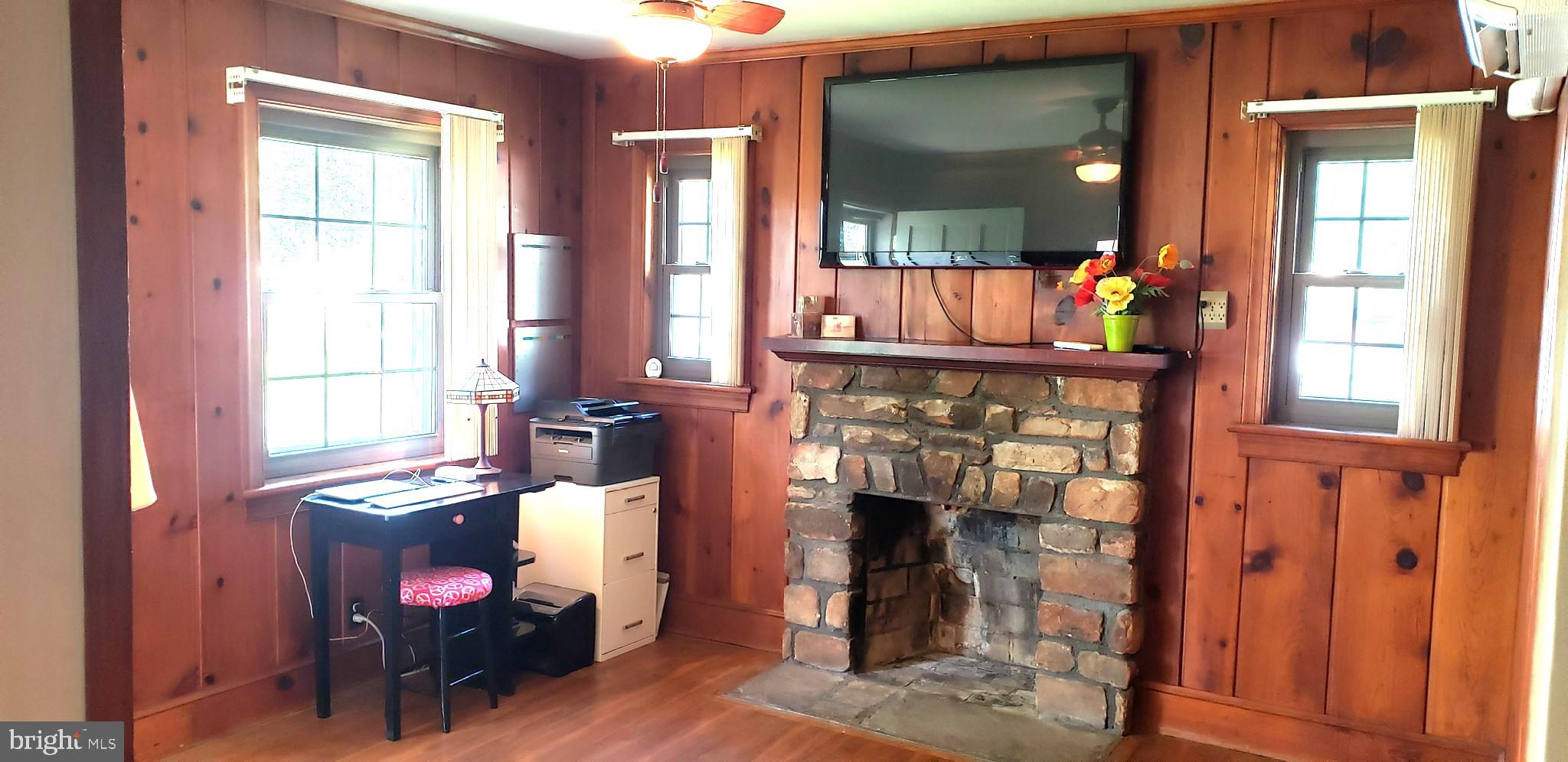 105 Moser Road Warrenton, VA 20186 - Photo 15 of 20 Family room